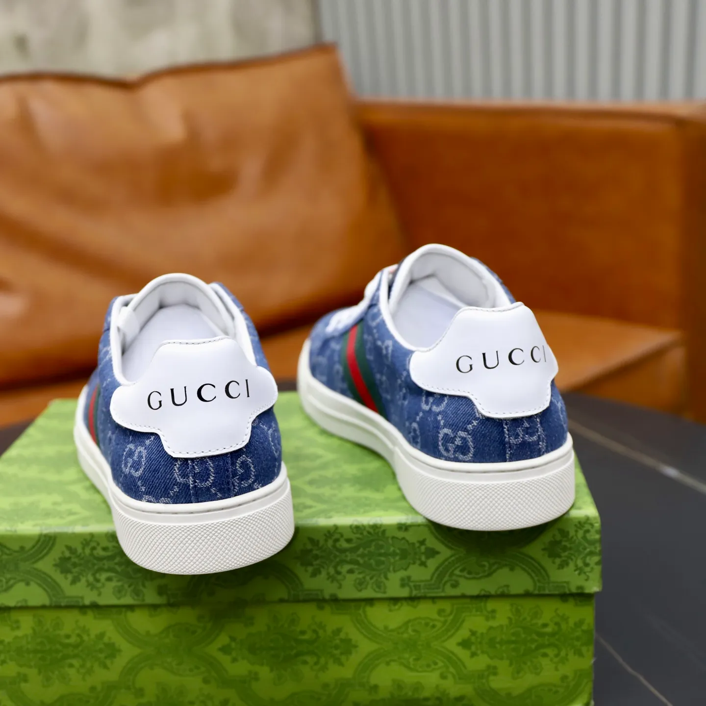 Ex-factory price: 400💰🙅‍♂️🙅‍♂️🙅‍♂️ Brand: Gucci GUCCi Standard code: 38-44 (45 customized) Grade: Same as the official website Material: Original leather splicing Comfortable and breathable sheepskin lining Original wear-resistant outsole Style category: Men's fashionable casual shoes Running sneakers Distinguished luxury brand elements Top luxury Color: actual picture color